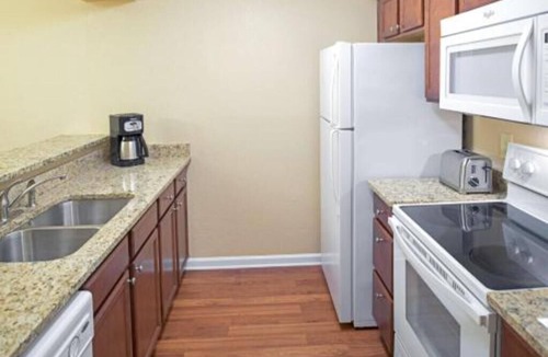 Berkeley Apartment | Historic Charm Meets Resort Comfort/1BR/Sleeps 4/Full Kitchen/Full Resort Access