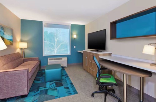 Wilmington Hotel | Historic Charm Meets Modern Comforts! Onsite Parking, Pool, FREE Breakfast!