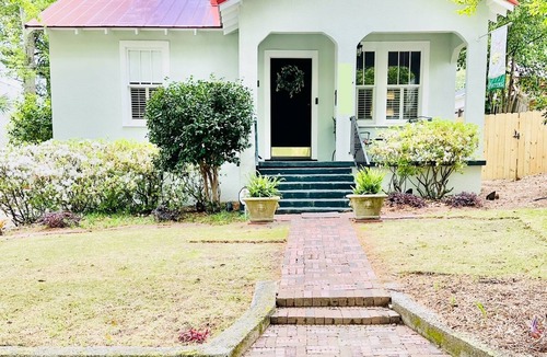 Summerville House | Historic Cottage on The Hill