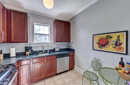Dilworth Condo | Historic Dilworth 3-Unit Stay | 6 King Beds + Parking | Near Atrium & Novant