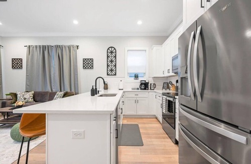 Metropolitan Apartment | Historic District Gem - 2BR/2BA, Walk to Forsyth Park - Lower Level