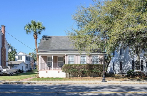 The Old Commons House | Historic Downtown Beaufort Retreat – Eclectic Charm Meets Modern Comfort