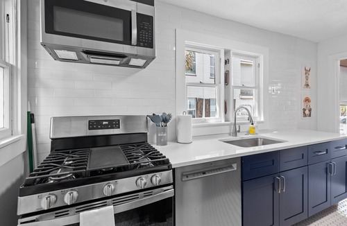 Fort Pierce House | Historic Downtown Gem | Marina Views, Walkable to Dining, Shops, and Sunrise Theater