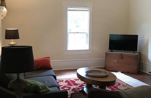 Watkinsville House | Historic downtown Watkinsville cottage