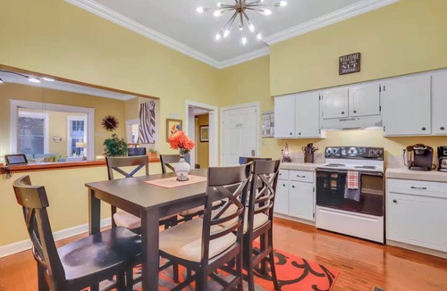 Dixon Park House | Historic Downtown Victorian Home Near Forsyth