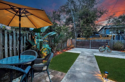 Dixon Park House | Historic Forsyth Victorian Home | Downtown Savanna