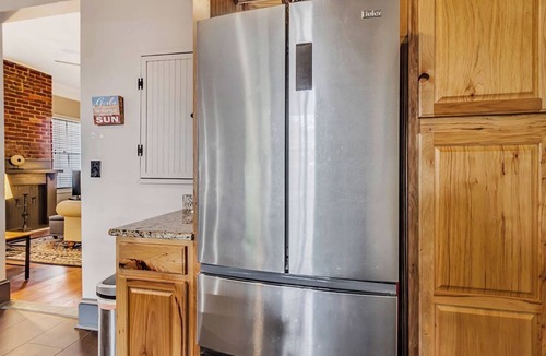 Savannah Victorian District Condo | Historic Garden Flat w/Screened Porch and Court Yard, Walk to Forsyth & Squares