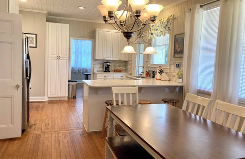 Richmond Hill House | Historic Henry Ford built charming 3-bedroom house in center of Richmnd Hill.