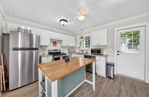 Georgetown House | Historic Kings on Queen Cottage in Georgetown's Historic District, just 10 min to beach.