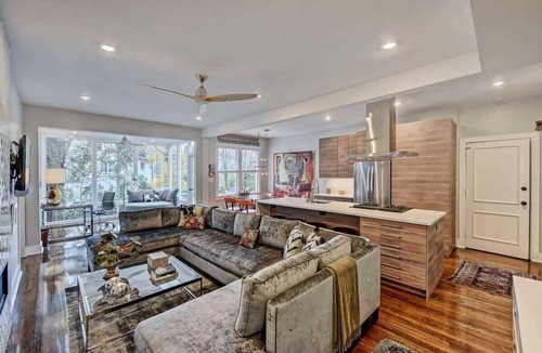 Cherry Condo | Historic Myers Park 2BR Apartment · Sunroom, Balcony & Free Parking Near Uptown