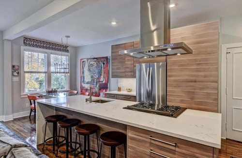 Cherry Condo | Historic Myers Park 2BR Apartment · Sunroom, Balcony & Free Parking Near Uptown