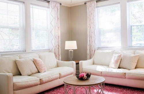 Richmond Hill House | Historic Pink Door Cottage near Savannah + Pets