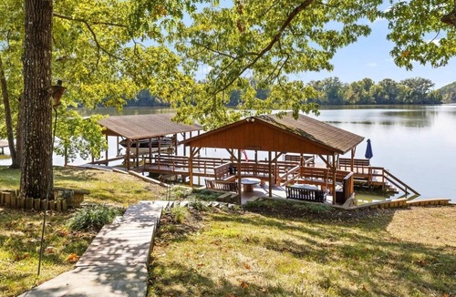 Chickamauga Lake House | Hiwassee Riverfront 6 BR/4.5 BA House