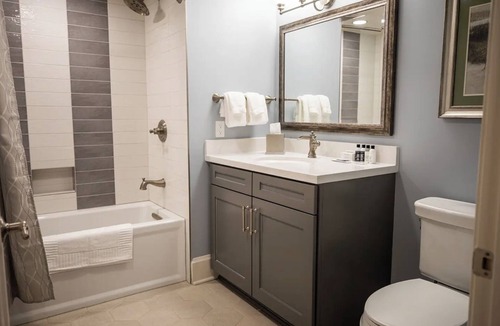Port Canaveral Resort | Holiday Inn Cape Canaveral Resort - 2 bedroom Signature Club Suite