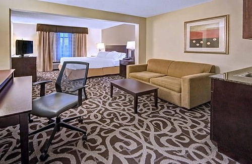 Murfreesboro Hotel | Holiday Inn Express Murfreesboro Central, an IHG Hotel