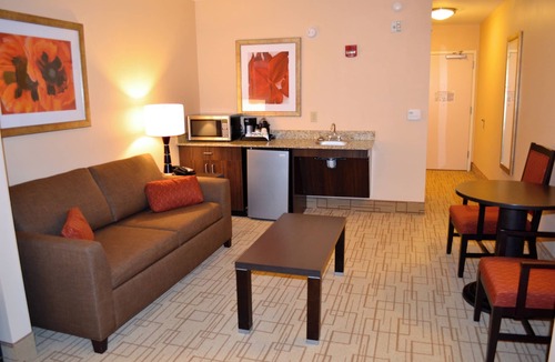 Smithfield Hotel | Holiday Inn Express Hotel & Suites Smithfield - Selma I -95 by IHG