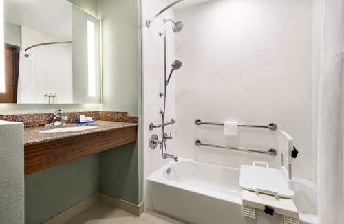 Waycross Hotel | Holiday Inn Express Hotel & Suites Waycross by IHG