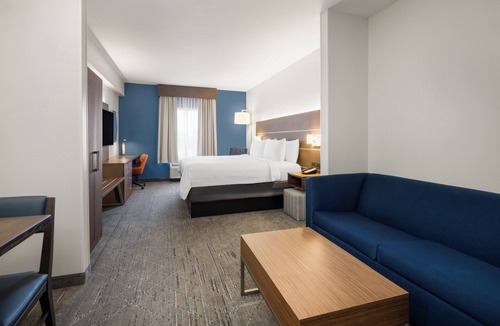 Lake Wales Hotel | Holiday Inn Express Lake Wales N-Winter Haven by IHG