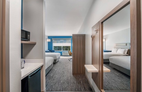 Savannah Hotel | Holiday Inn Express Savannah Gateway by IHG