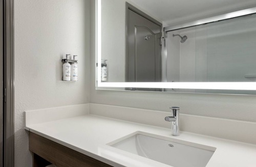 Savannah Hotel | Holiday Inn Express Savannah Airport by IHG