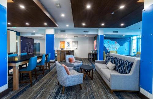 Greenwood Hotel | Holiday Inn Express & Suites Greenwood Mall by IHG