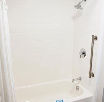 Greenwood Hotel | Holiday Inn Express & Suites Greenwood Mall by IHG