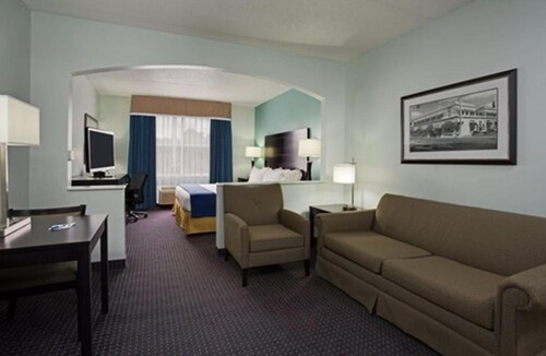 Plant City Hotel | Holiday Inn Express & Suites Plant City by IHG