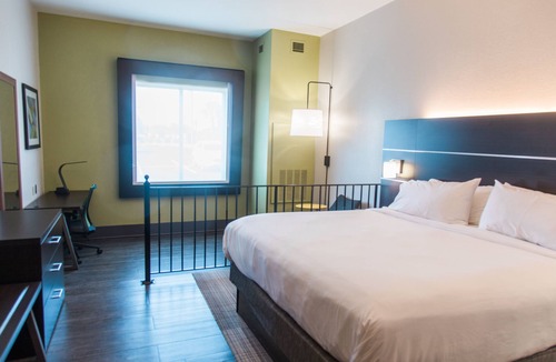 Columbia Hotel | Holiday Inn Express & Suites Columbia-Fort Jackson by IHG