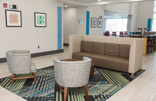 Columbia Hotel | Holiday Inn Express & Suites Columbia-Fort Jackson by IHG