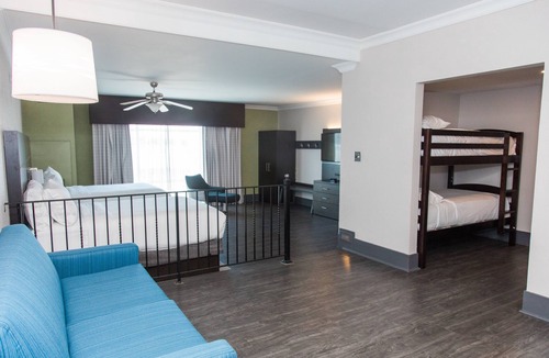 Columbia Hotel | Holiday Inn Express & Suites Columbia-Fort Jackson by IHG