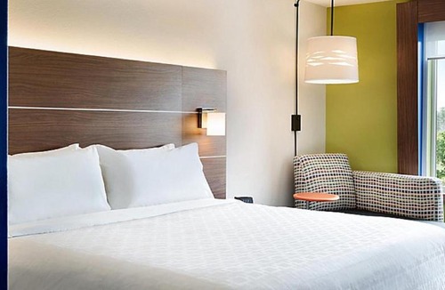 Savannah Hotel | Holiday Inn Express & Suites - Savannah W - Chatham Parkway by IHG