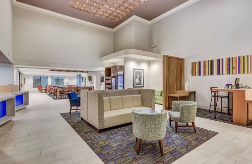 Greenville - Spartanburg Hotel | Holiday Inn Express & Suites Greenville Airport by IHG