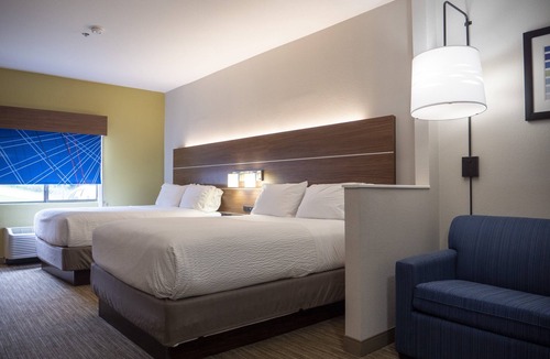 Greenville - Spartanburg Hotel | Holiday Inn Express & Suites Greenville Airport by IHG