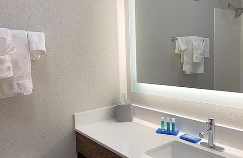 Columbia Hotel | Holiday Inn Express & Suites Columbia-Fort Jackson by IHG