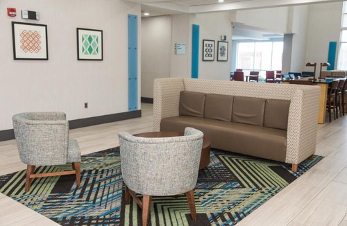 Columbia Hotel | Holiday Inn Express & Suites Columbia-Fort Jackson by IHG