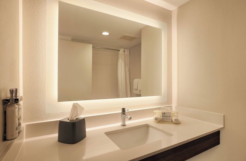 North Raleigh Hotel | Holiday Inn Express & Suites Raleigh North - Wake Forest by IHG
