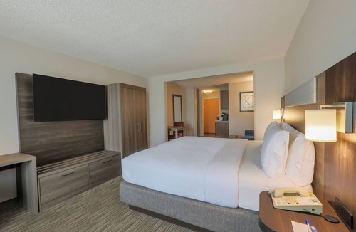 North Raleigh Hotel | Holiday Inn Express & Suites Raleigh North - Wake Forest by IHG