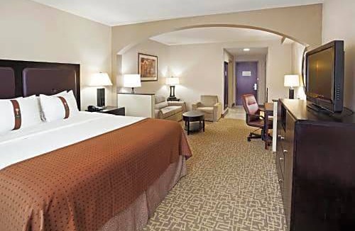 Beaufort Hotel | Holiday Inn Hotel & Suites Beaufort at Highway 21, an IHG Hotel