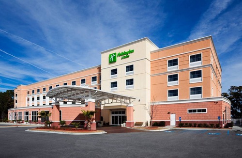 Beaufort Hotel | Holiday Inn Hotel & Suites Beaufort at Highway 21, an IHG Hotel