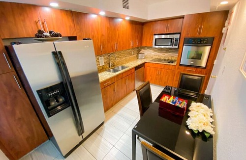 Hollywood South Central Beach Condo | Hollywood Oceanfront Condo| Ocean+ Pool Views| Sleeps 6| Game Room