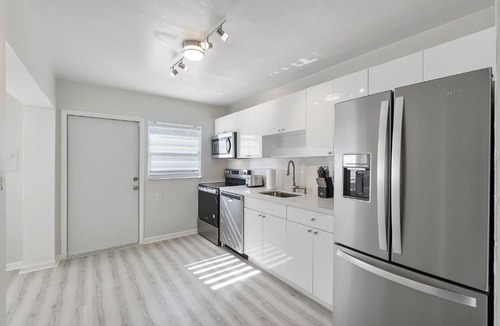 North Andrews Gardens House | Home away from home mins to the Beaach/ POOL