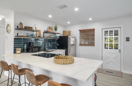 Sebastian Highlands House | Home away from home! Sebastian FL Minutes to Capt Hirams & Indian River Lagoon