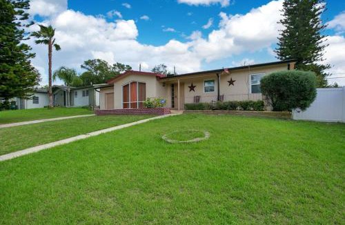 Deltona Lakes House | Home away from Home!