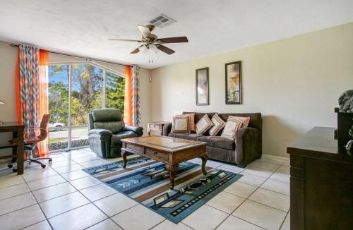 Deltona Lakes House | Home away from Home!