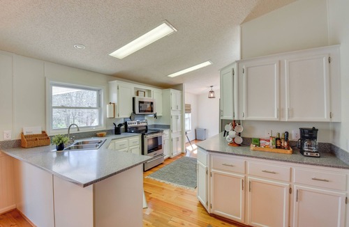 Seneca House | Home w/Lake Keowee Access: Sleeps 7, Coffee Bar