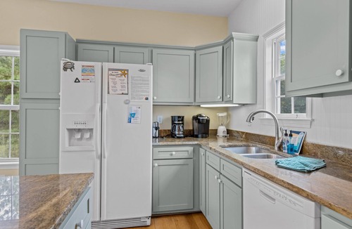 Emerald Isle House | Home with golf cart,community pool,easy access,Spinnakers Reach community