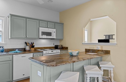 Emerald Isle House | Home with golf cart,community pool,easy access,Spinnakers Reach community