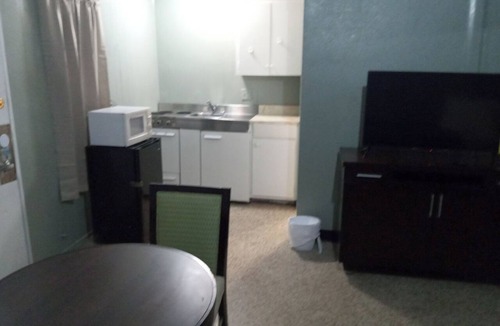 Sanford Hotel | Homes-N-Courts