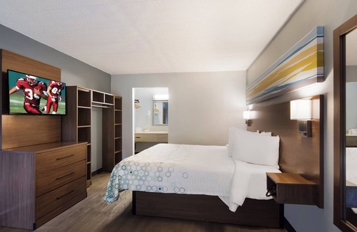 Vero Beach Hotel | HomeTowne Studios By Red Roof Vero Beach - I-95