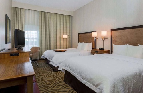 Ellendale Hotel | Hot Pick! 2 Double Bed w/Breakfast, Pool&Gym
